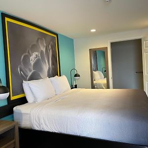 Super 8 By Wyndham Wichita Falls